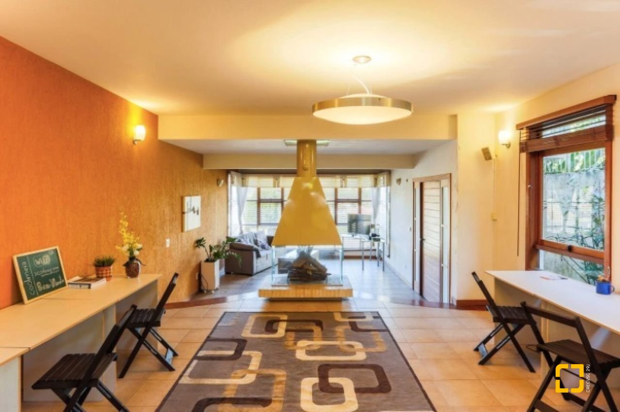 Casa com 929m², 5 quartos (sendo 3 suítes), 5 garagens, no bairro João Paulo em Florianópolis