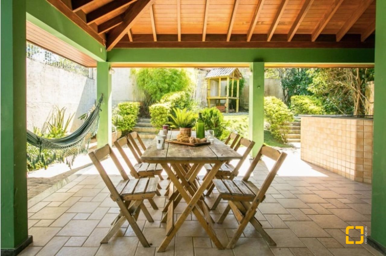 Casa com 929m², 5 quartos (sendo 3 suítes), 5 garagens, no bairro João Paulo em Florianópolis