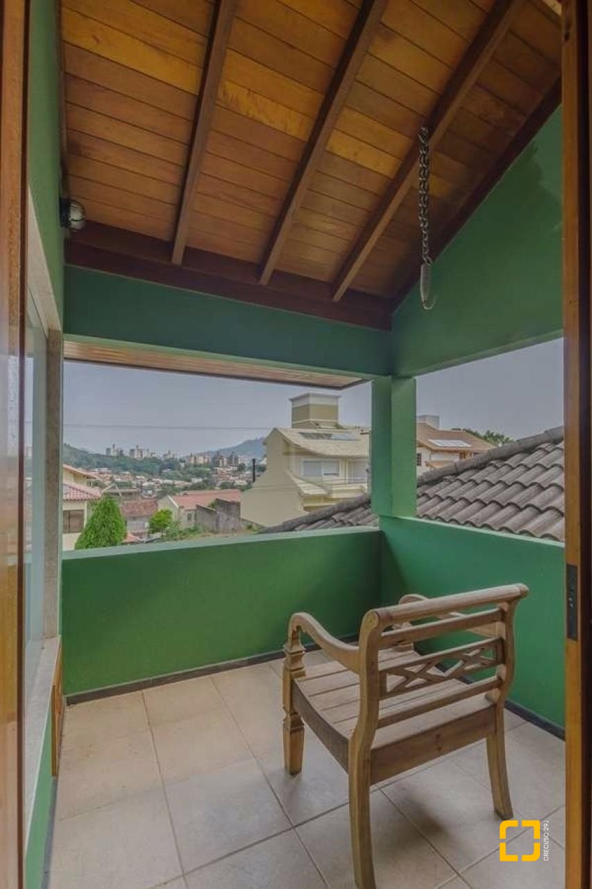 Casa com 929m², 5 quartos (sendo 3 suítes), 5 garagens, no bairro João Paulo em Florianópolis
