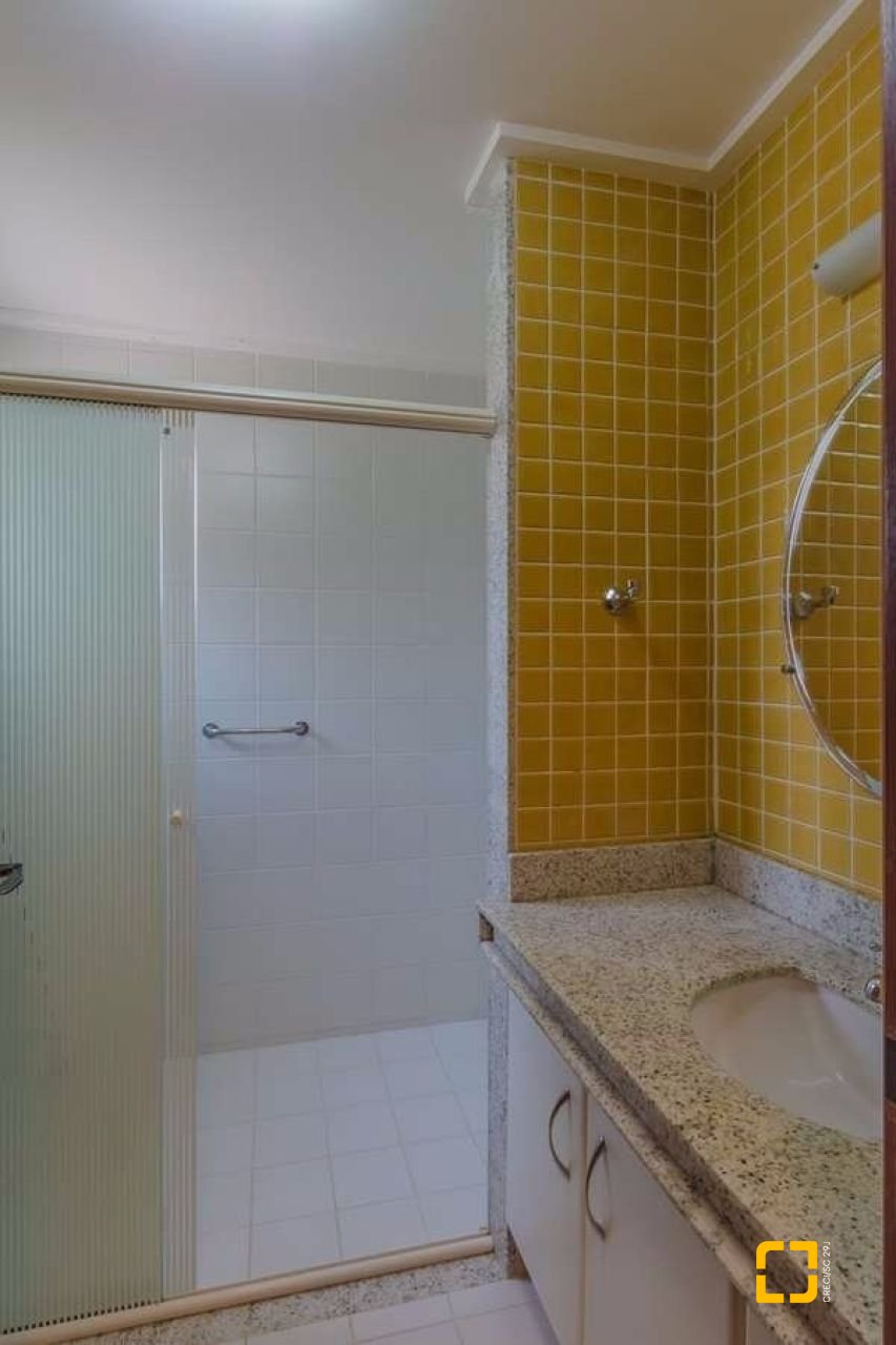 Casa com 929m², 5 quartos (sendo 3 suítes), 5 garagens, no bairro João Paulo em Florianópolis