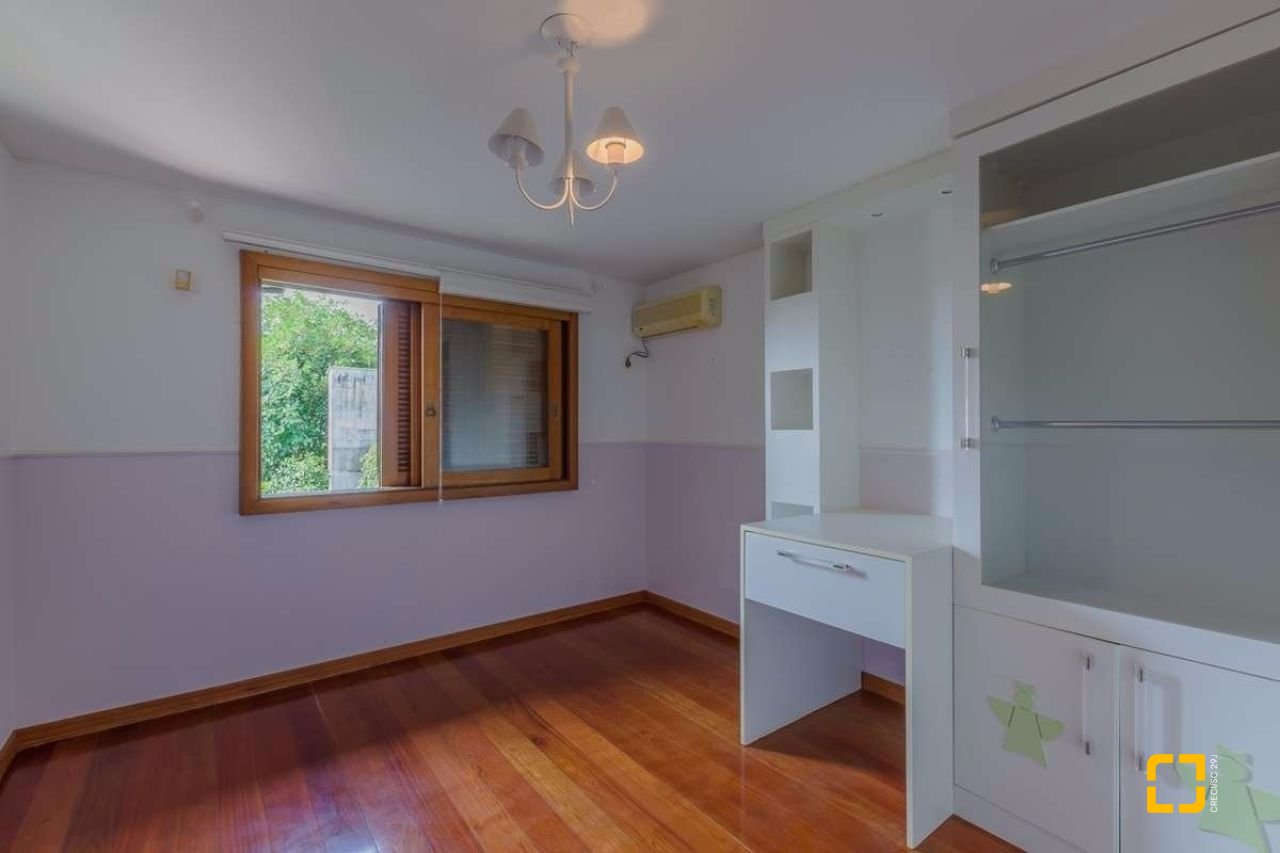 Casa com 929m², 5 quartos (sendo 3 suítes), 5 garagens, no bairro João Paulo em Florianópolis
