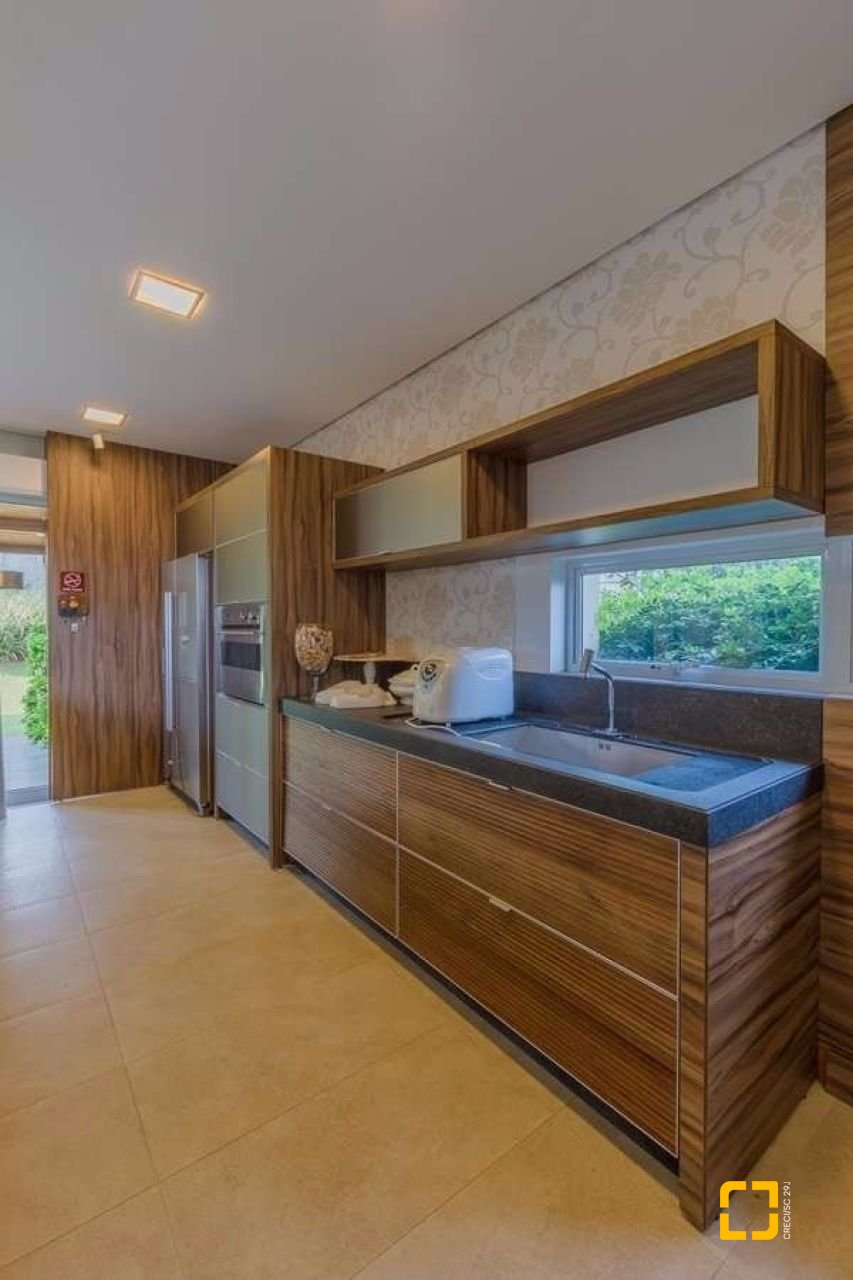 Casa com 929m², 5 quartos (sendo 3 suítes), 5 garagens, no bairro João Paulo em Florianópolis