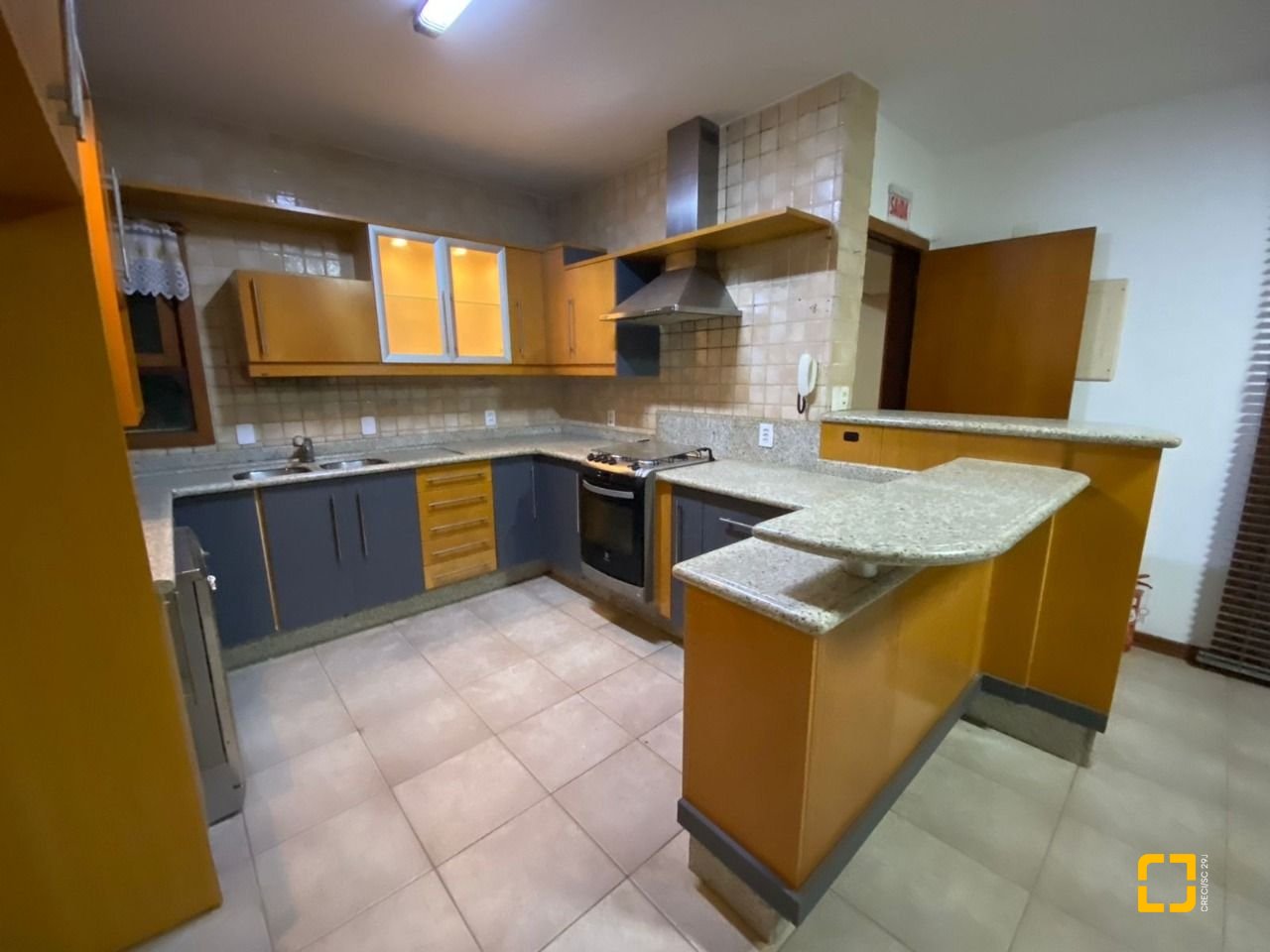 Casa com 929m², 5 quartos (sendo 3 suítes), 5 garagens, no bairro João Paulo em Florianópolis