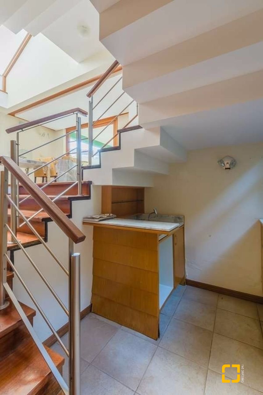 Casa com 929m², 5 quartos (sendo 3 suítes), 5 garagens, no bairro João Paulo em Florianópolis
