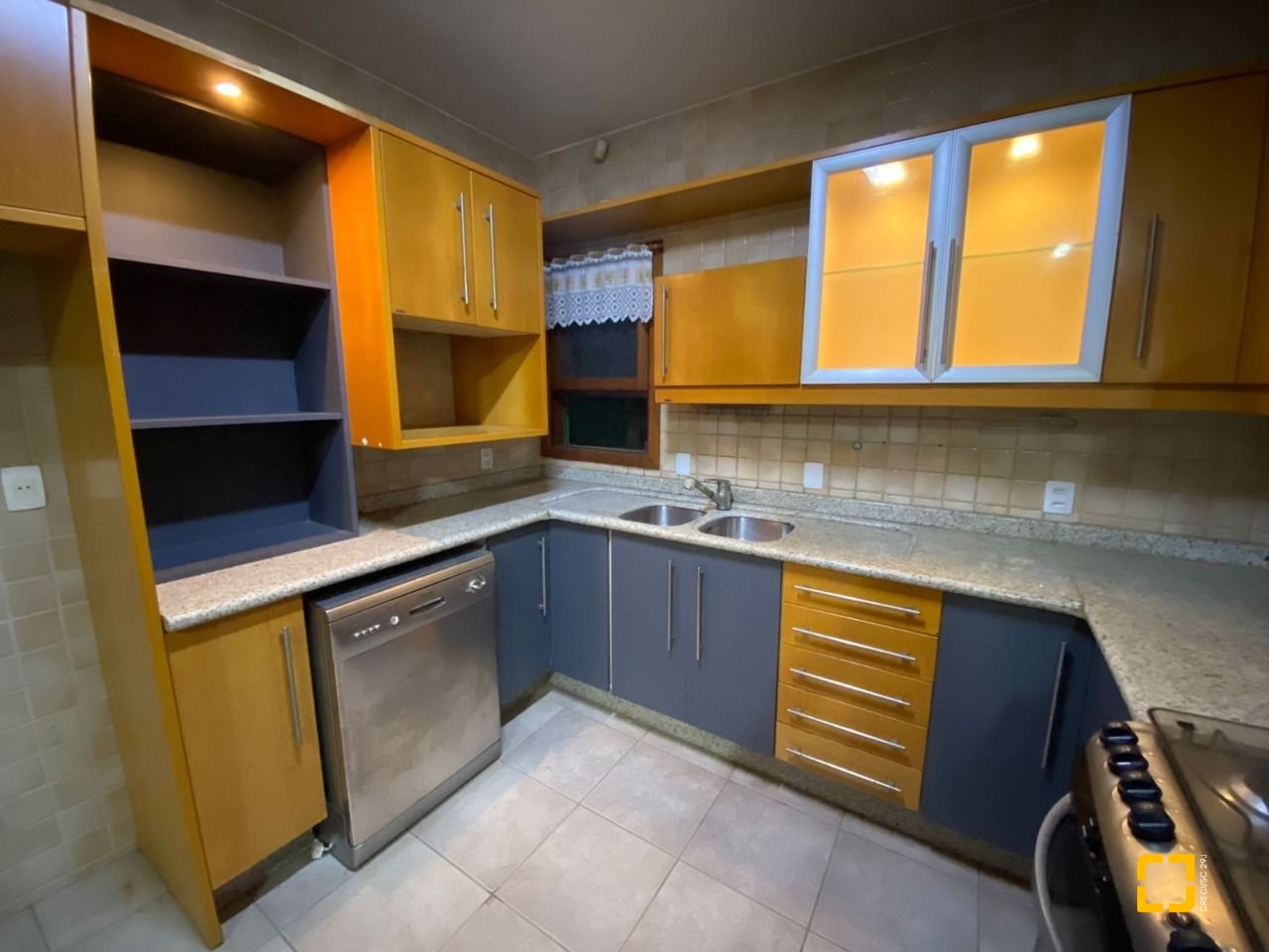 Casa com 929m², 5 quartos (sendo 3 suítes), 5 garagens, no bairro João Paulo em Florianópolis