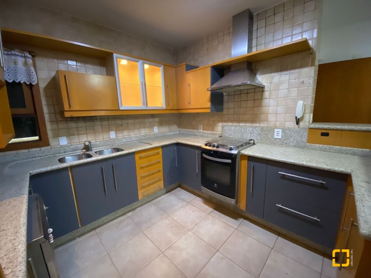 Casa com 929m², 5 quartos (sendo 3 suítes), 5 garagens, no bairro João Paulo em Florianópolis