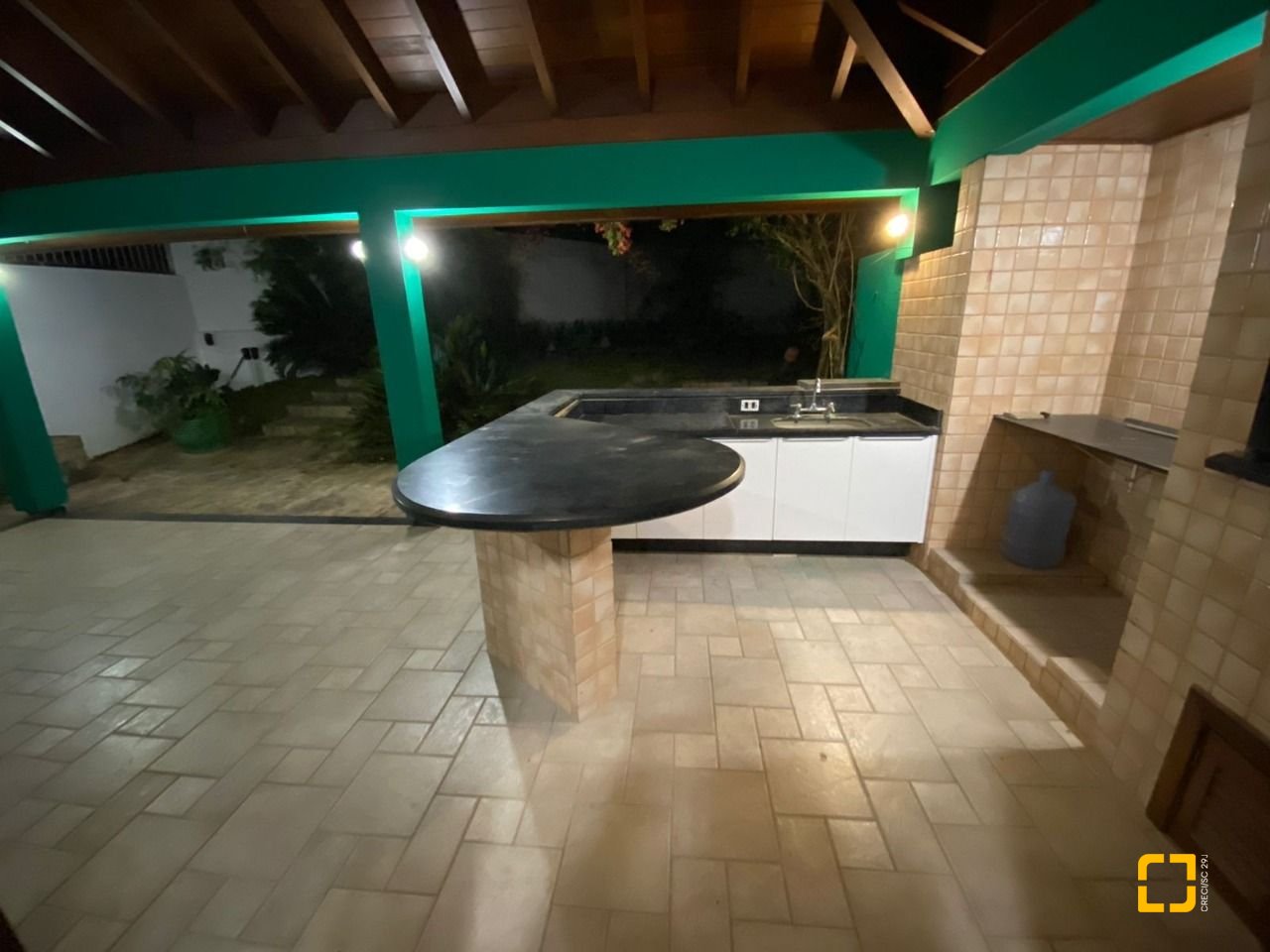 Casa com 929m², 5 quartos (sendo 3 suítes), 5 garagens, no bairro João Paulo em Florianópolis