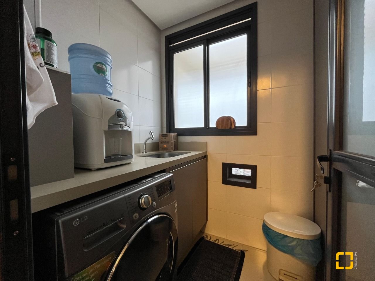 Cobertura com 140m², 4 quartos (sendo 1 suíte), 2 garagens, no bairro Kobrasol em São José