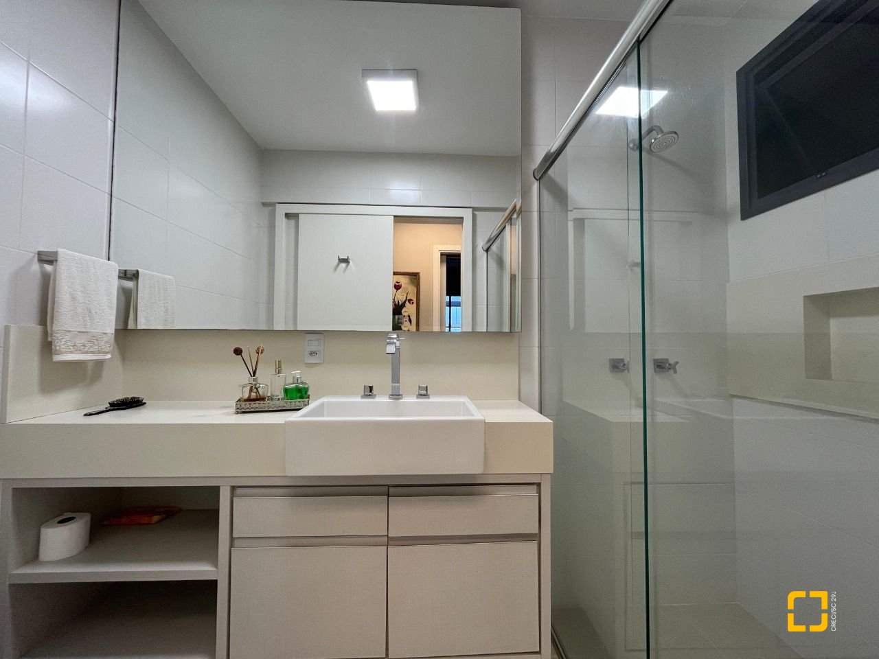 Cobertura com 140m², 4 quartos (sendo 1 suíte), 2 garagens, no bairro Kobrasol em São José