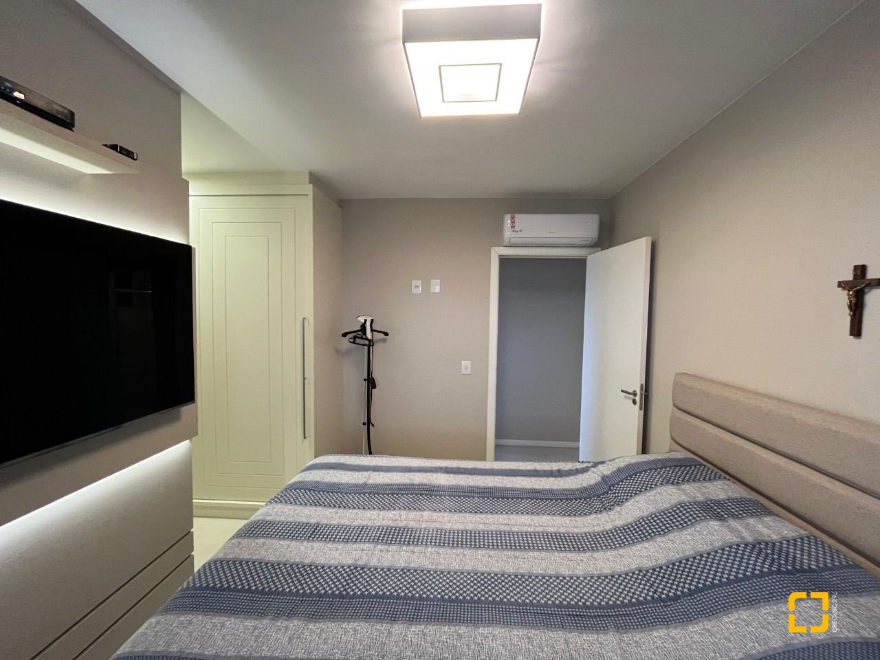 Cobertura com 140m², 4 quartos (sendo 1 suíte), 2 garagens, no bairro Kobrasol em São José