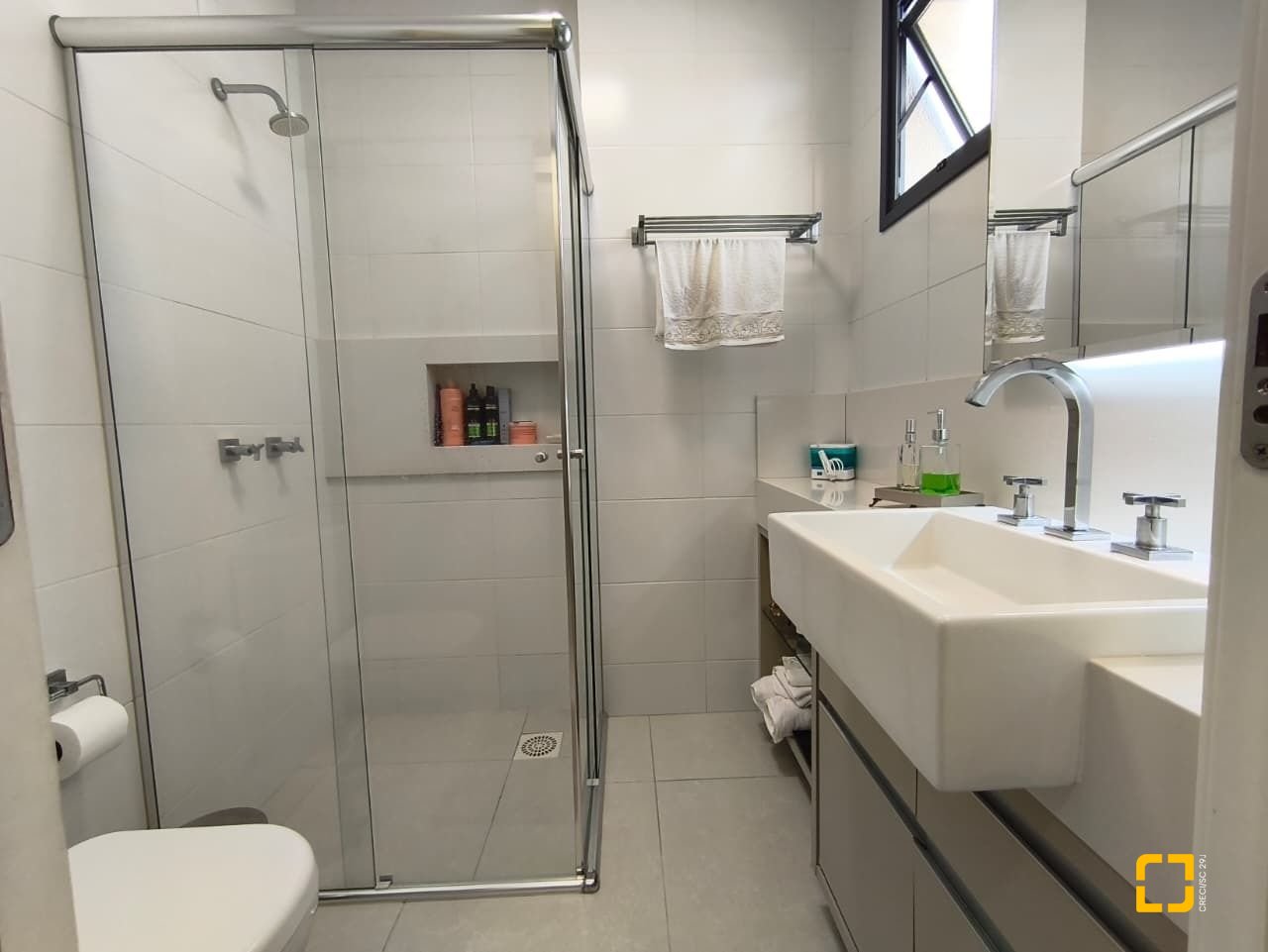 Cobertura com 140m², 4 quartos (sendo 1 suíte), 2 garagens, no bairro Kobrasol em São José