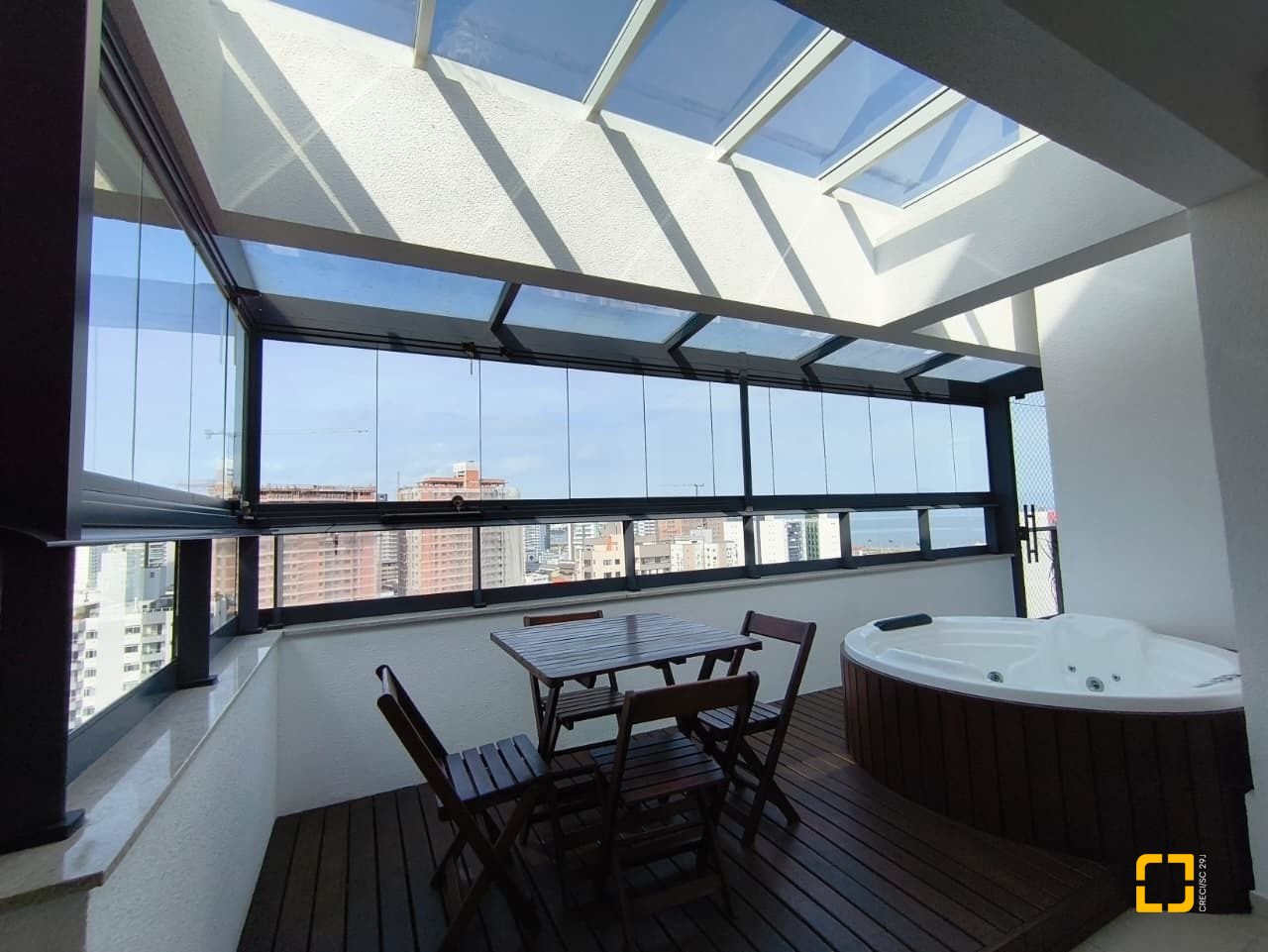 Cobertura com 140m², 4 quartos (sendo 1 suíte), 2 garagens, no bairro Kobrasol em São José