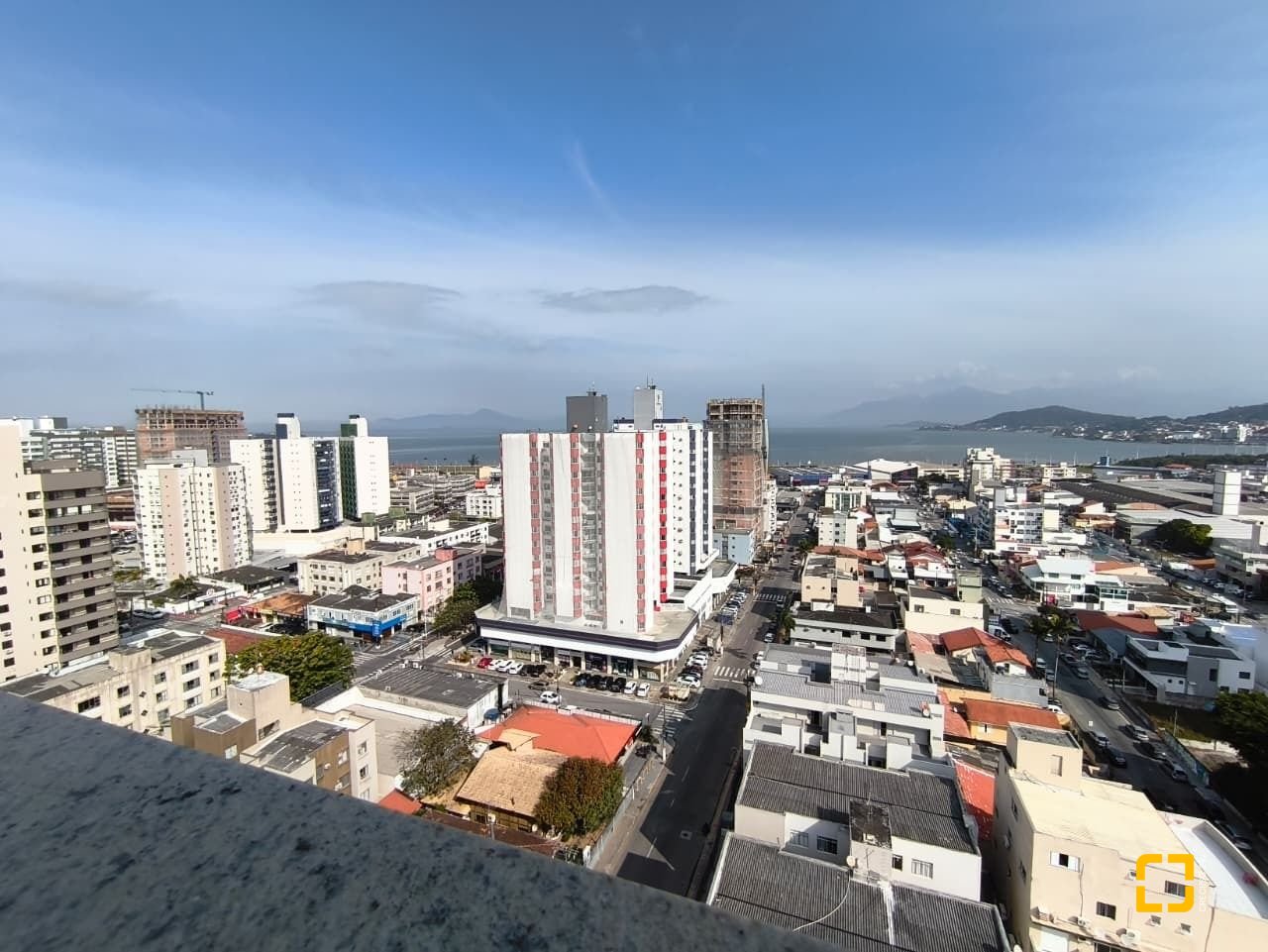 Cobertura com 140m², 4 quartos (sendo 1 suíte), 2 garagens, no bairro Kobrasol em São José