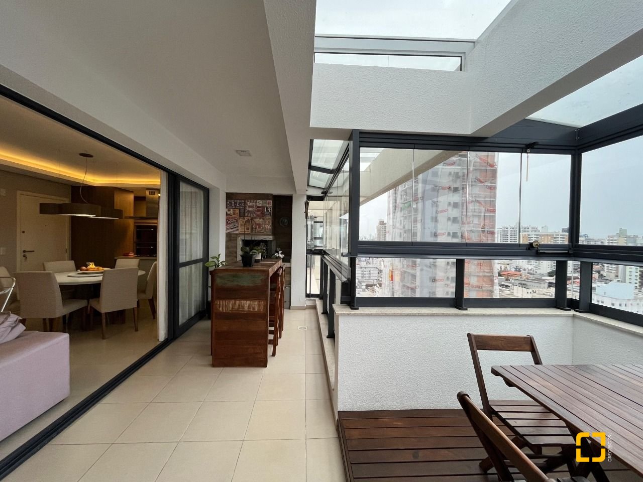 Cobertura com 140m², 3 quartos (sendo 1 suíte), 2 garagens, no bairro Kobrasol em São José