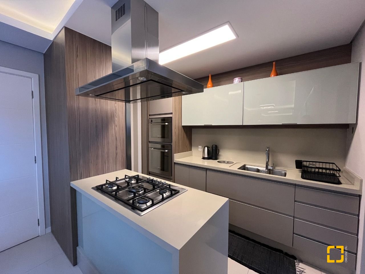 Cobertura com 140m², 3 quartos (sendo 1 suíte), 2 garagens, no bairro Kobrasol em São José