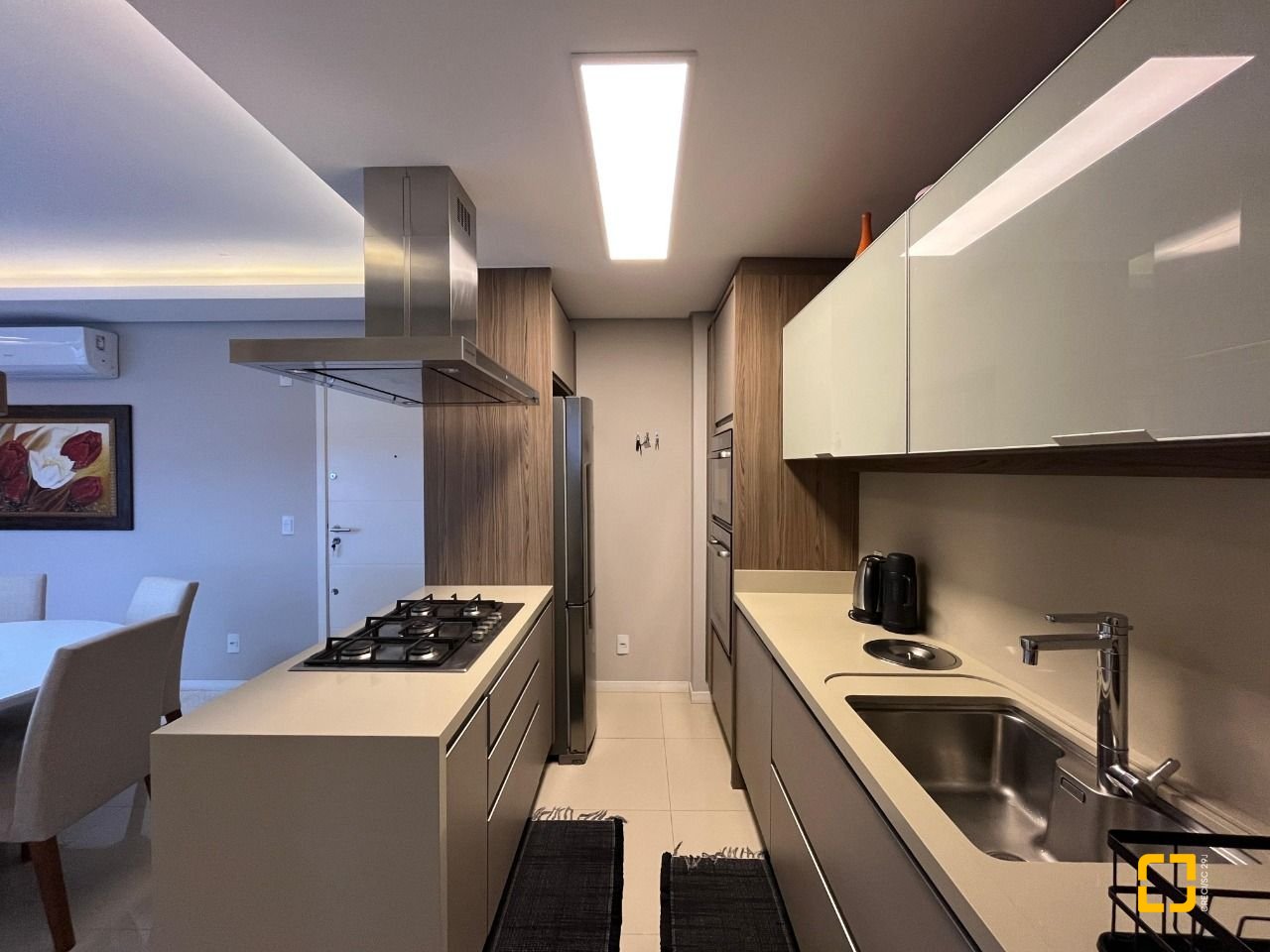 Cobertura com 140m², 3 quartos (sendo 1 suíte), 2 garagens, no bairro Kobrasol em São José