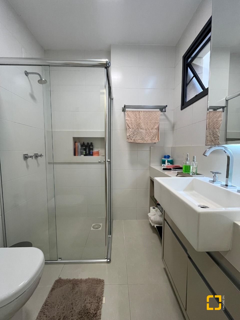 Cobertura com 140m², 3 quartos (sendo 1 suíte), 2 garagens, no bairro Kobrasol em São José