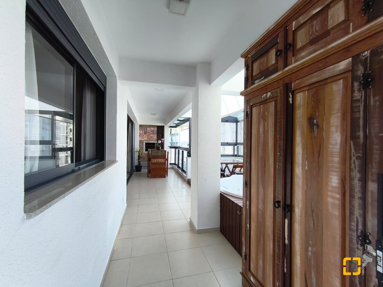 Cobertura com 140m², 3 quartos (sendo 1 suíte), 2 garagens, no bairro Kobrasol em São José