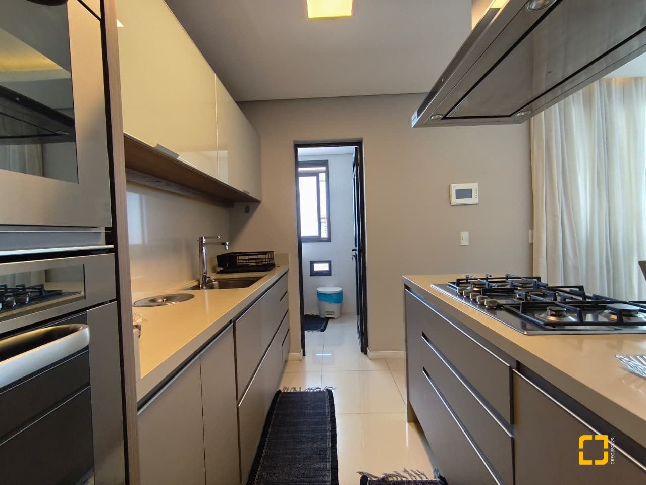 Cobertura com 140m², 3 quartos (sendo 1 suíte), 2 garagens, no bairro Kobrasol em São José