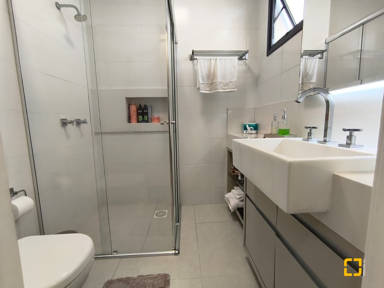 Cobertura com 140m², 3 quartos (sendo 1 suíte), 2 garagens, no bairro Kobrasol em São José