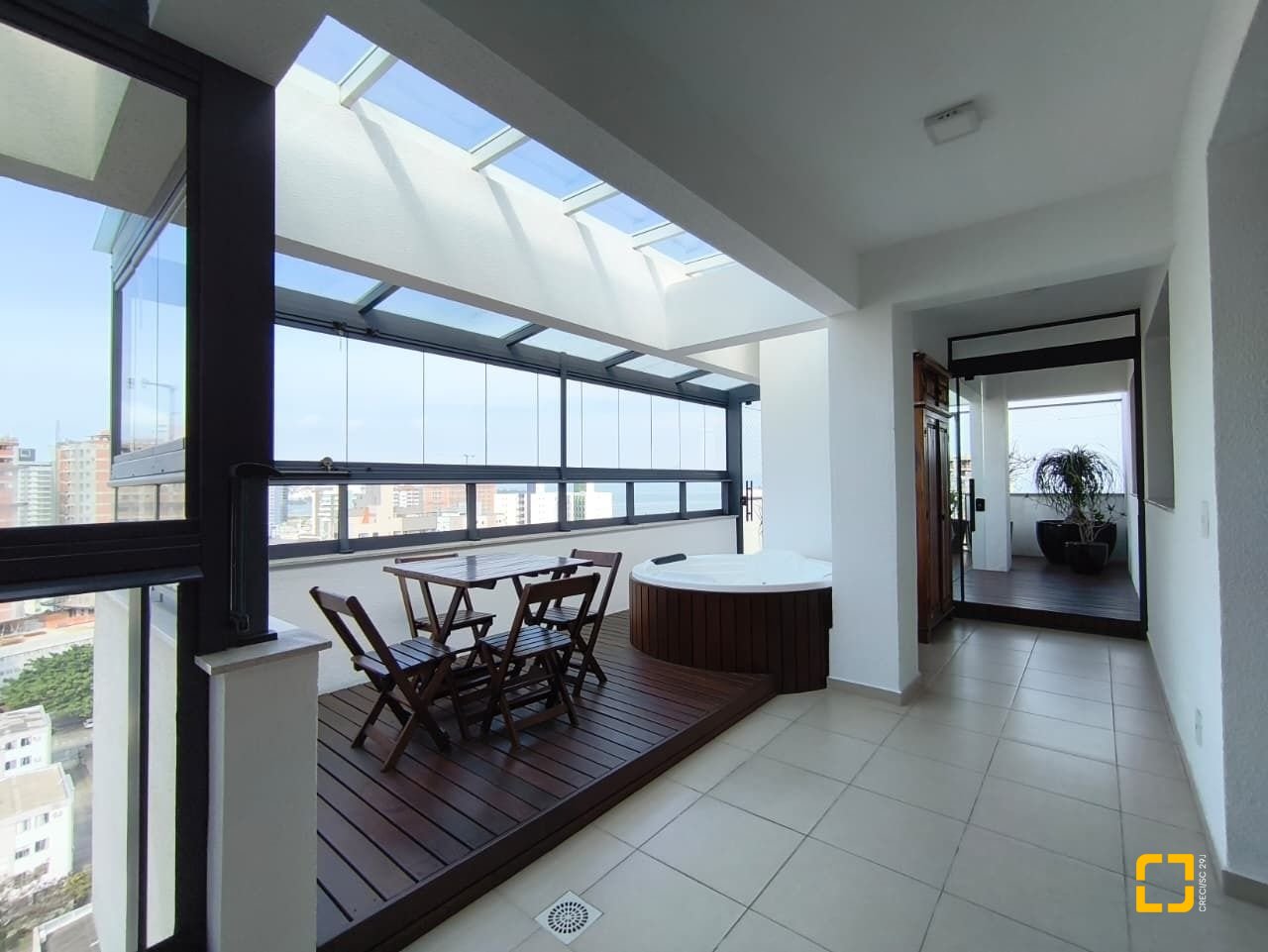 Cobertura com 140m², 3 quartos (sendo 1 suíte), 2 garagens, no bairro Kobrasol em São José