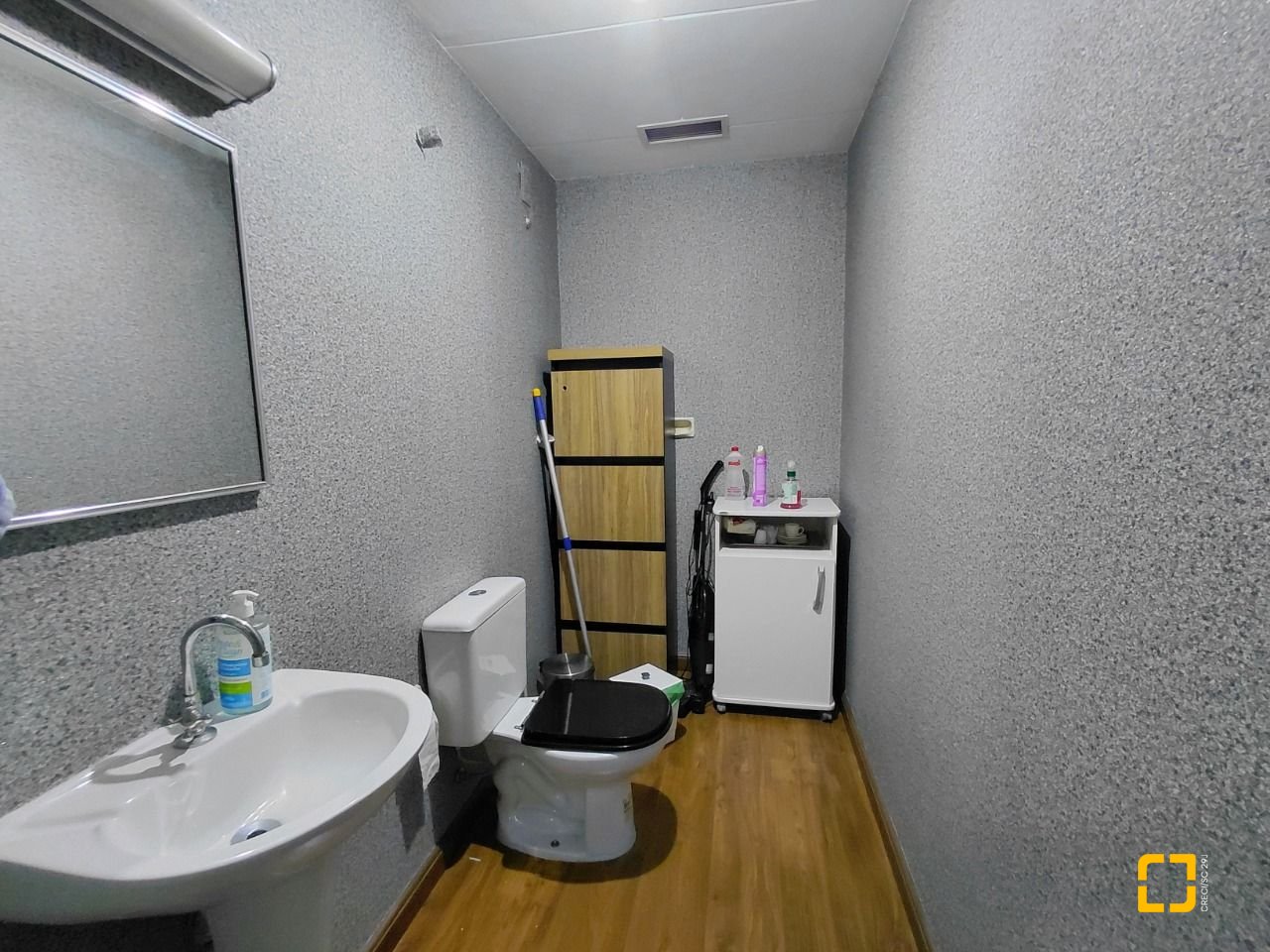Sala com 27m², no bairro Centro em Florianópolis