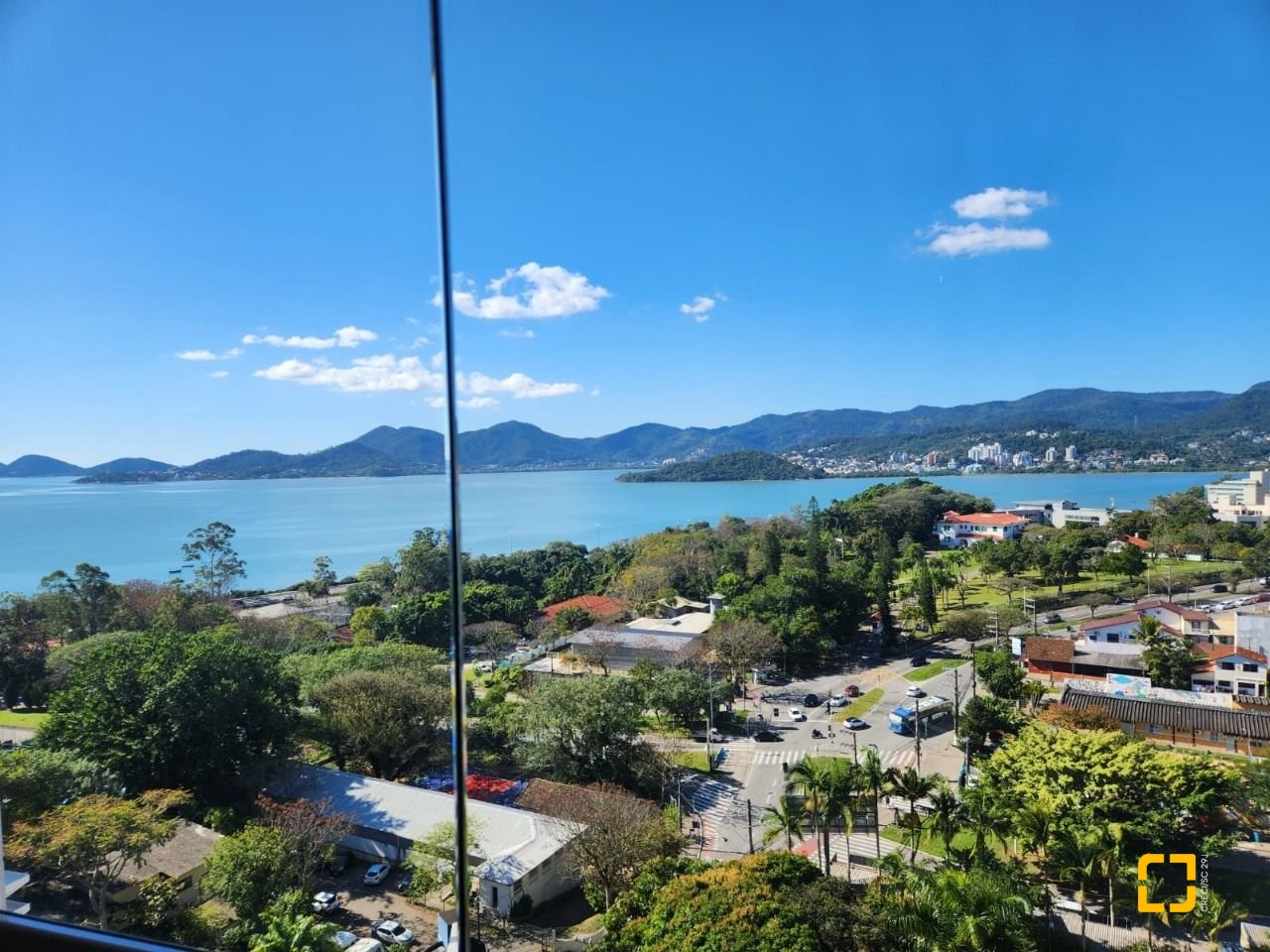 Apartamento com 115m², 4 quartos (sendo 2 suítes), 2 garagens, no bairro Agronômica em Florianópolis