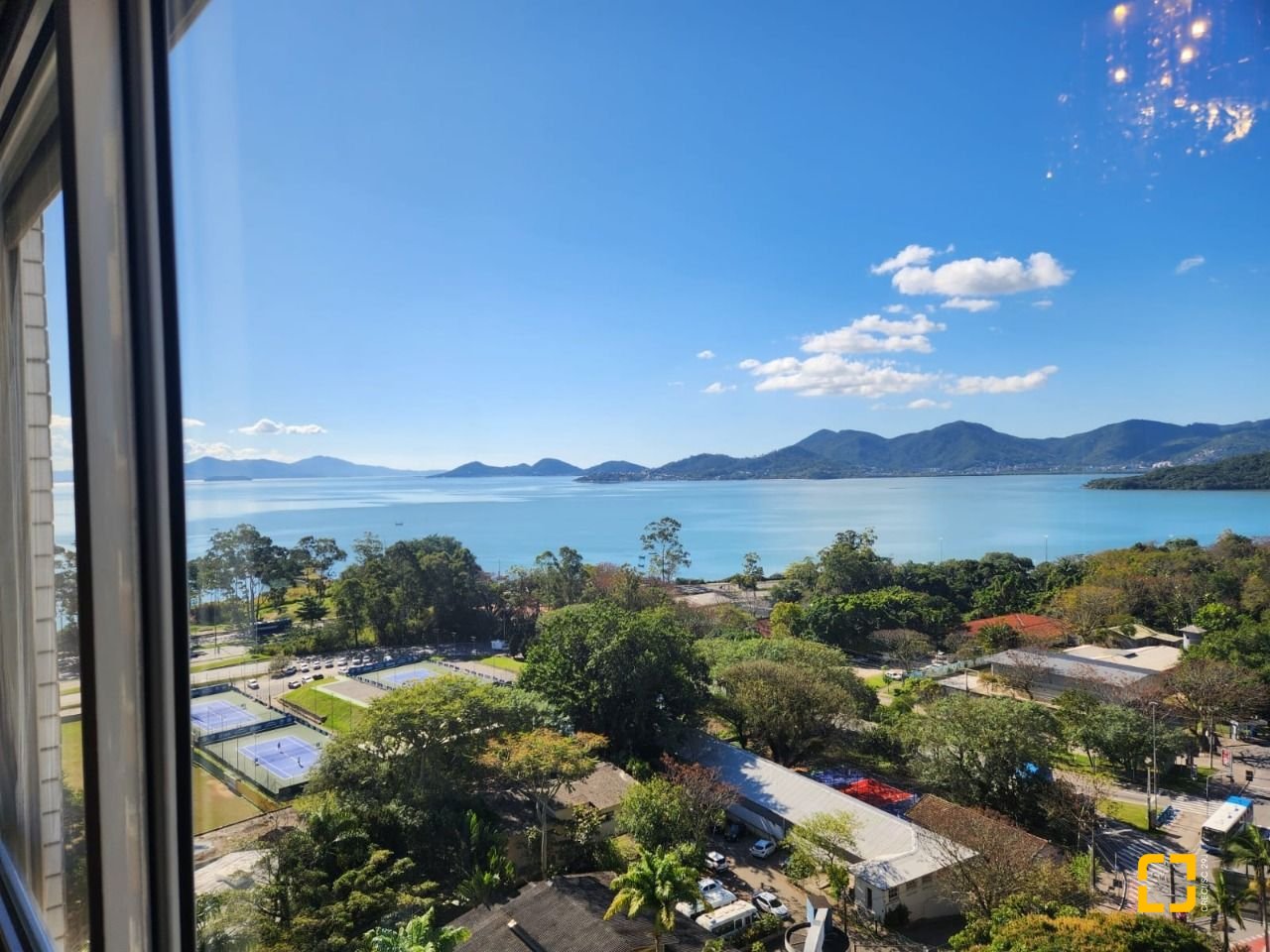 Apartamento com 115m², 4 quartos (sendo 2 suítes), 2 garagens, no bairro Agronômica em Florianópolis