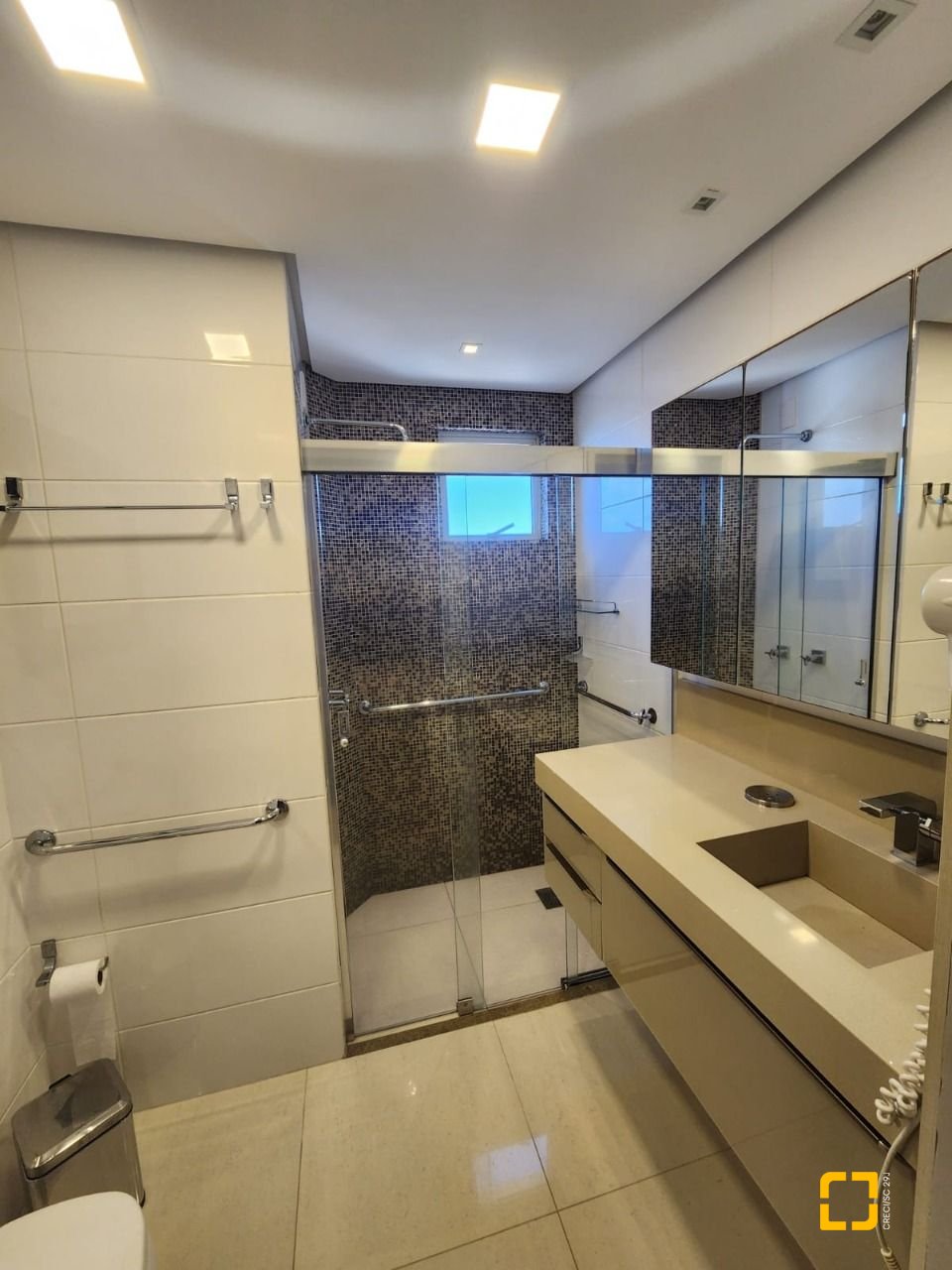 Apartamento com 115m², 4 quartos (sendo 2 suítes), 2 garagens, no bairro Agronômica em Florianópolis