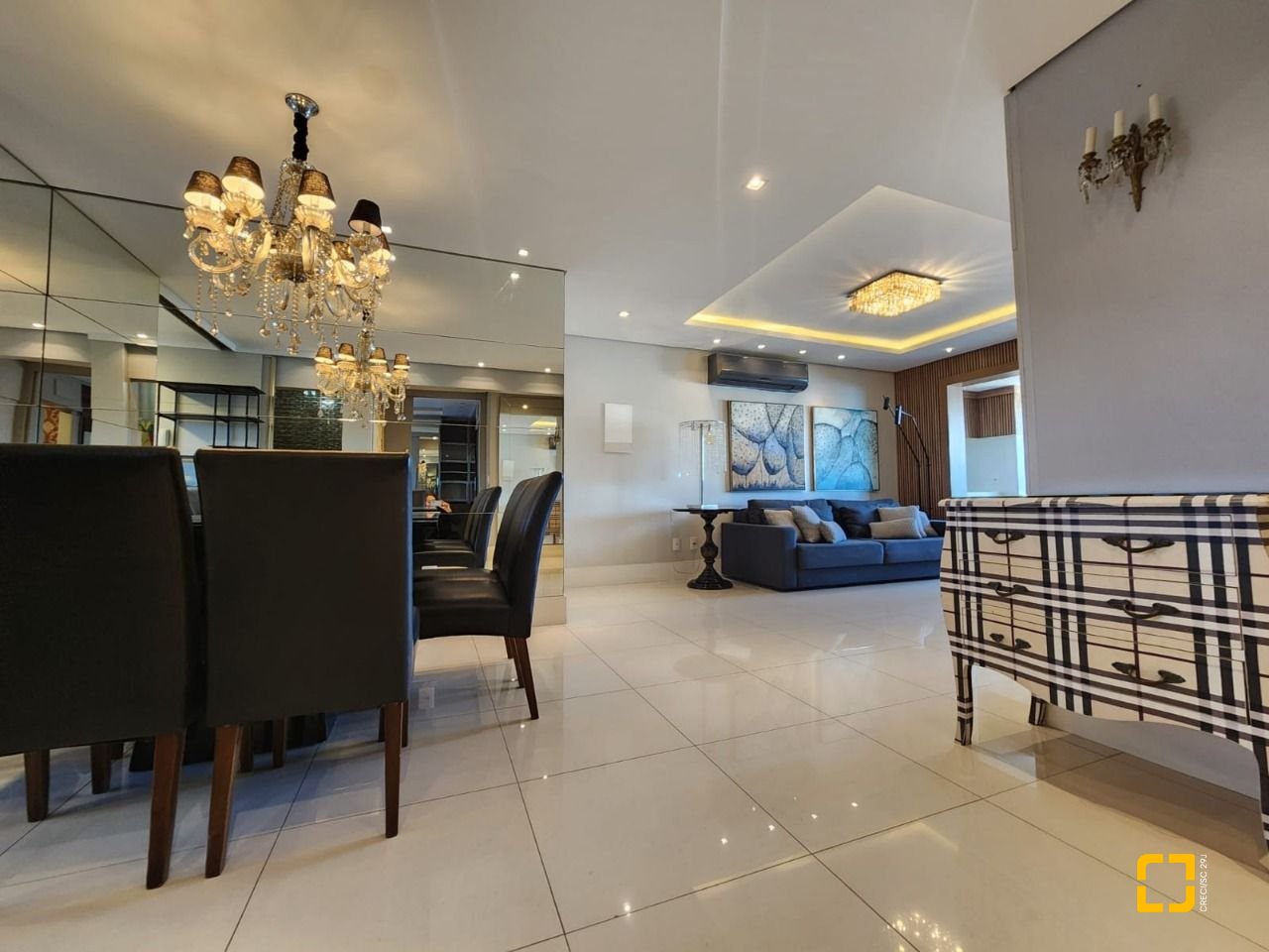 Apartamento com 115m², 4 quartos (sendo 2 suítes), 2 garagens, no bairro Agronômica em Florianópolis
