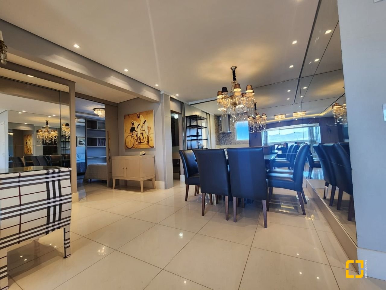 Apartamento com 115m², 4 quartos (sendo 2 suítes), 2 garagens, no bairro Agronômica em Florianópolis