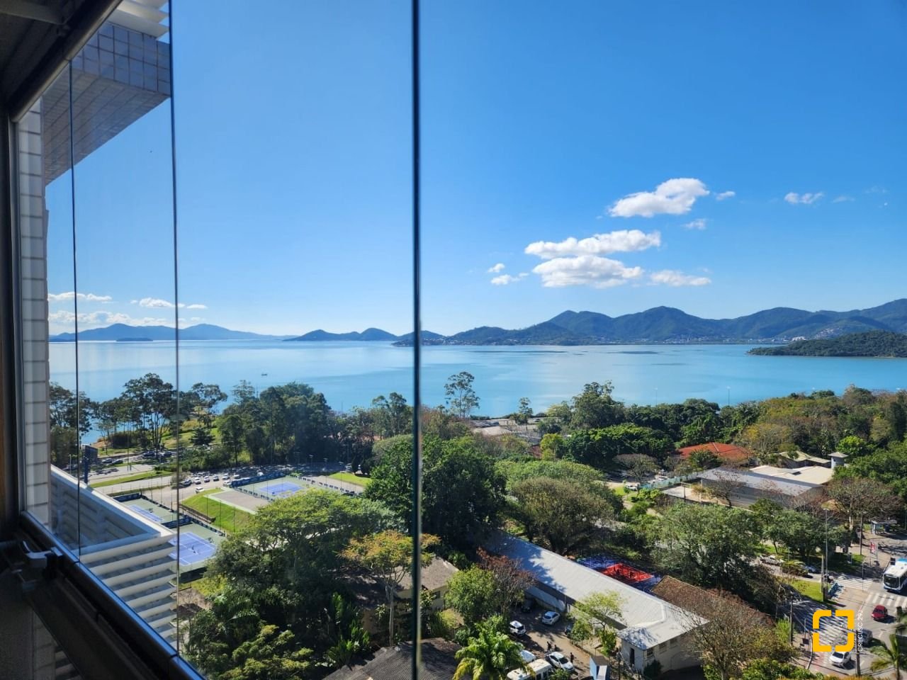 Apartamento com 115m², 4 quartos (sendo 2 suítes), 2 garagens, no bairro Agronômica em Florianópolis