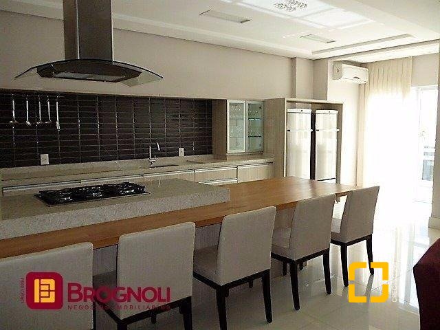 Apartamento com 115m², 4 quartos (sendo 2 suítes), 2 garagens, no bairro Agronômica em Florianópolis