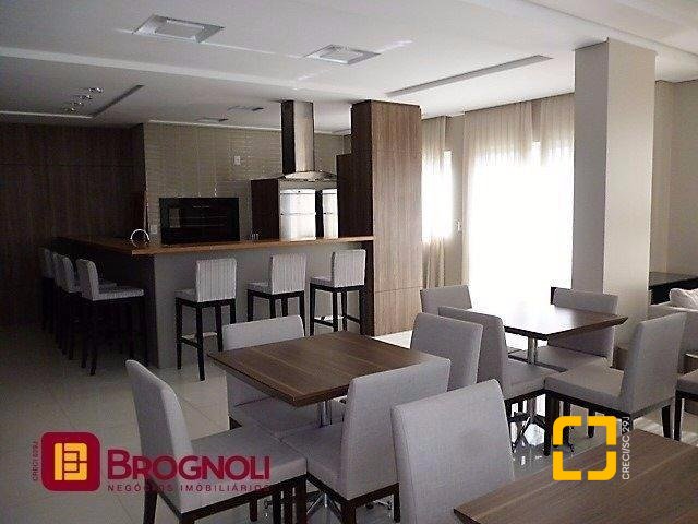 Apartamento com 115m², 4 quartos (sendo 2 suítes), 2 garagens, no bairro Agronômica em Florianópolis