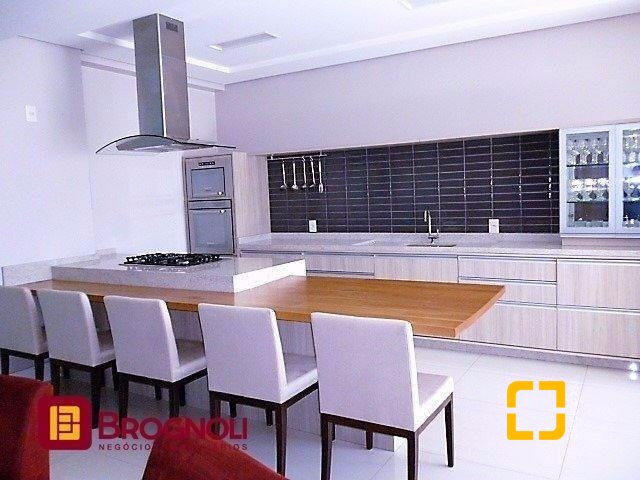 Apartamento com 115m², 4 quartos (sendo 2 suítes), 2 garagens, no bairro Agronômica em Florianópolis