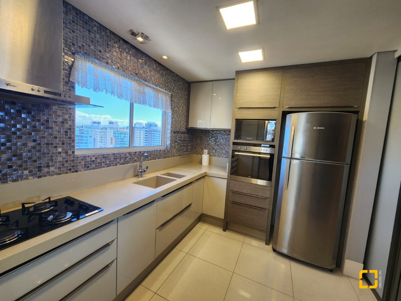 Apartamento com 115m², 4 quartos (sendo 2 suítes), 2 garagens, no bairro Agronômica em Florianópolis