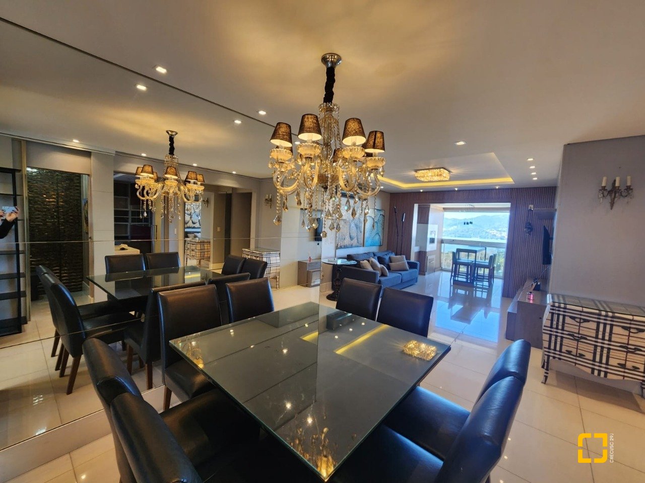 Apartamento com 115m², 4 quartos (sendo 2 suítes), 2 garagens, no bairro Agronômica em Florianópolis