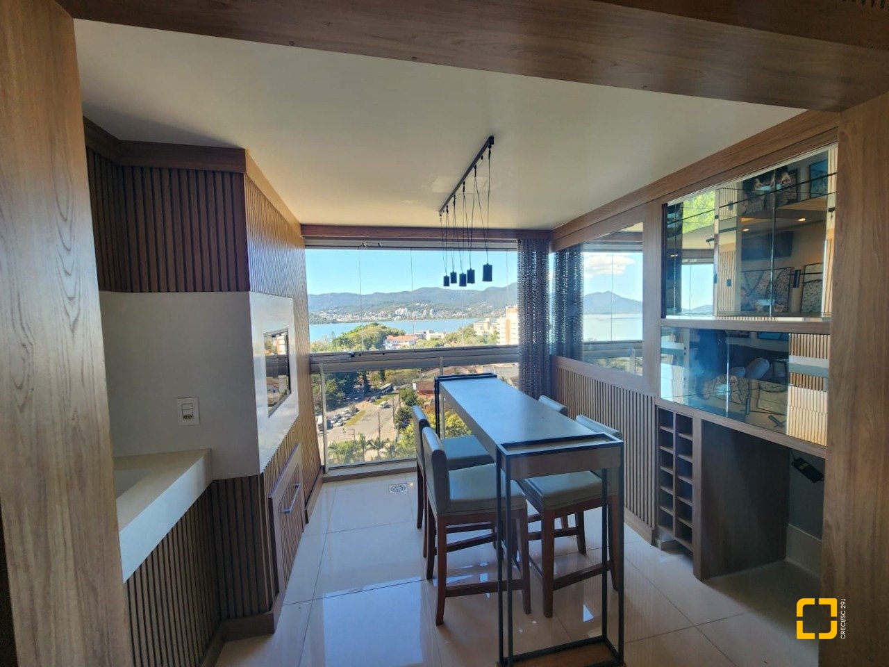 Apartamento com 115m², 4 quartos (sendo 2 suítes), 2 garagens, no bairro Agronômica em Florianópolis