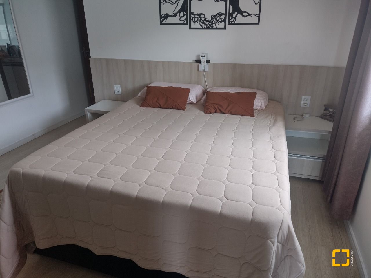 Casa com 209m², 5 quartos (sendo 1 suíte), 4 garagens, no bairro Carvoeira em Florianópolis