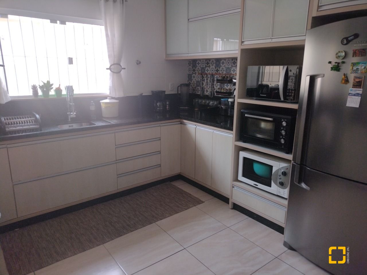 Casa com 209m², 5 quartos (sendo 1 suíte), 4 garagens, no bairro Carvoeira em Florianópolis