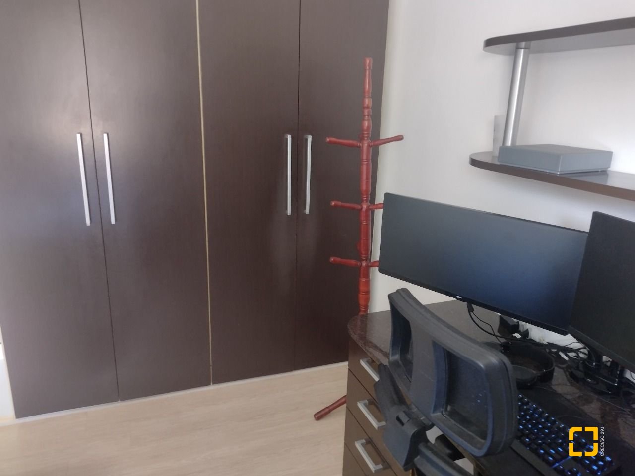 Casa com 209m², 5 quartos (sendo 1 suíte), 4 garagens, no bairro Carvoeira em Florianópolis