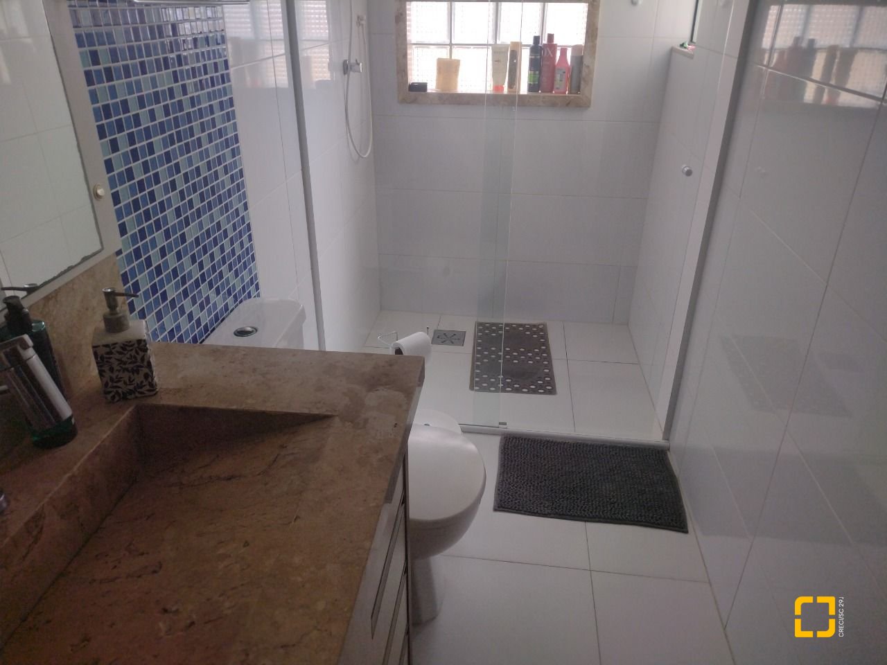 Casa com 209m², 5 quartos (sendo 1 suíte), 4 garagens, no bairro Carvoeira em Florianópolis