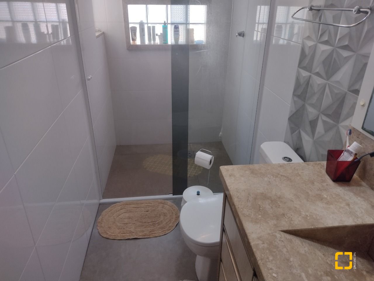 Casa com 209m², 5 quartos (sendo 1 suíte), 4 garagens, no bairro Carvoeira em Florianópolis