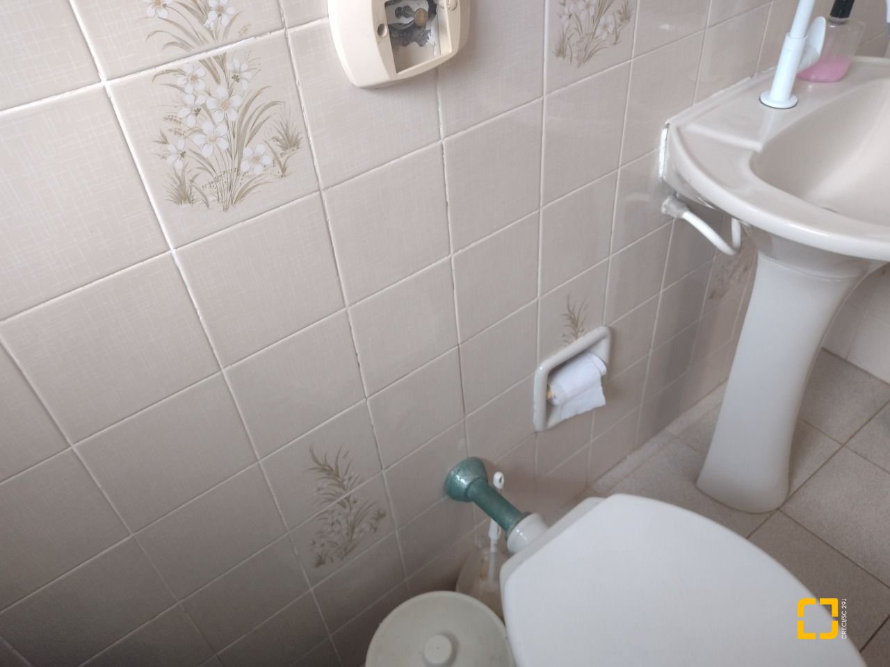 Casa com 209m², 5 quartos (sendo 1 suíte), 4 garagens, no bairro Carvoeira em Florianópolis