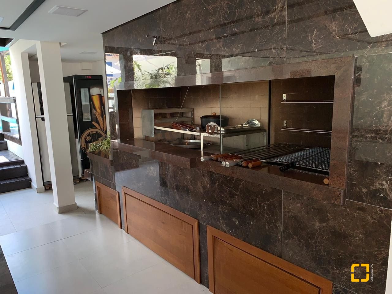 Casa com 303m², 14 quartos (sendo 7 suítes), 3 garagens, no bairro Canasvieiras em Florianópolis