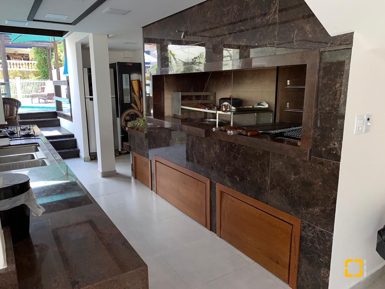 Casa com 303m², 14 quartos (sendo 7 suítes), 3 garagens, no bairro Canasvieiras em Florianópolis