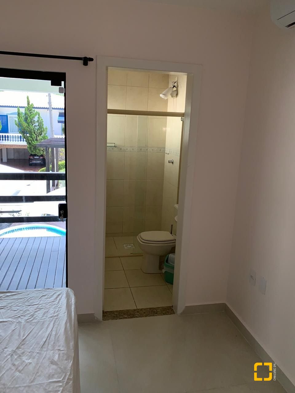 Casa com 303m², 14 quartos (sendo 7 suítes), 3 garagens, no bairro Canasvieiras em Florianópolis