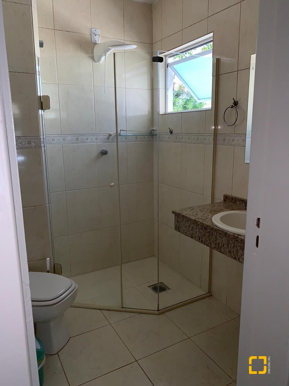 Casa com 303m², 14 quartos (sendo 7 suítes), 3 garagens, no bairro Canasvieiras em Florianópolis