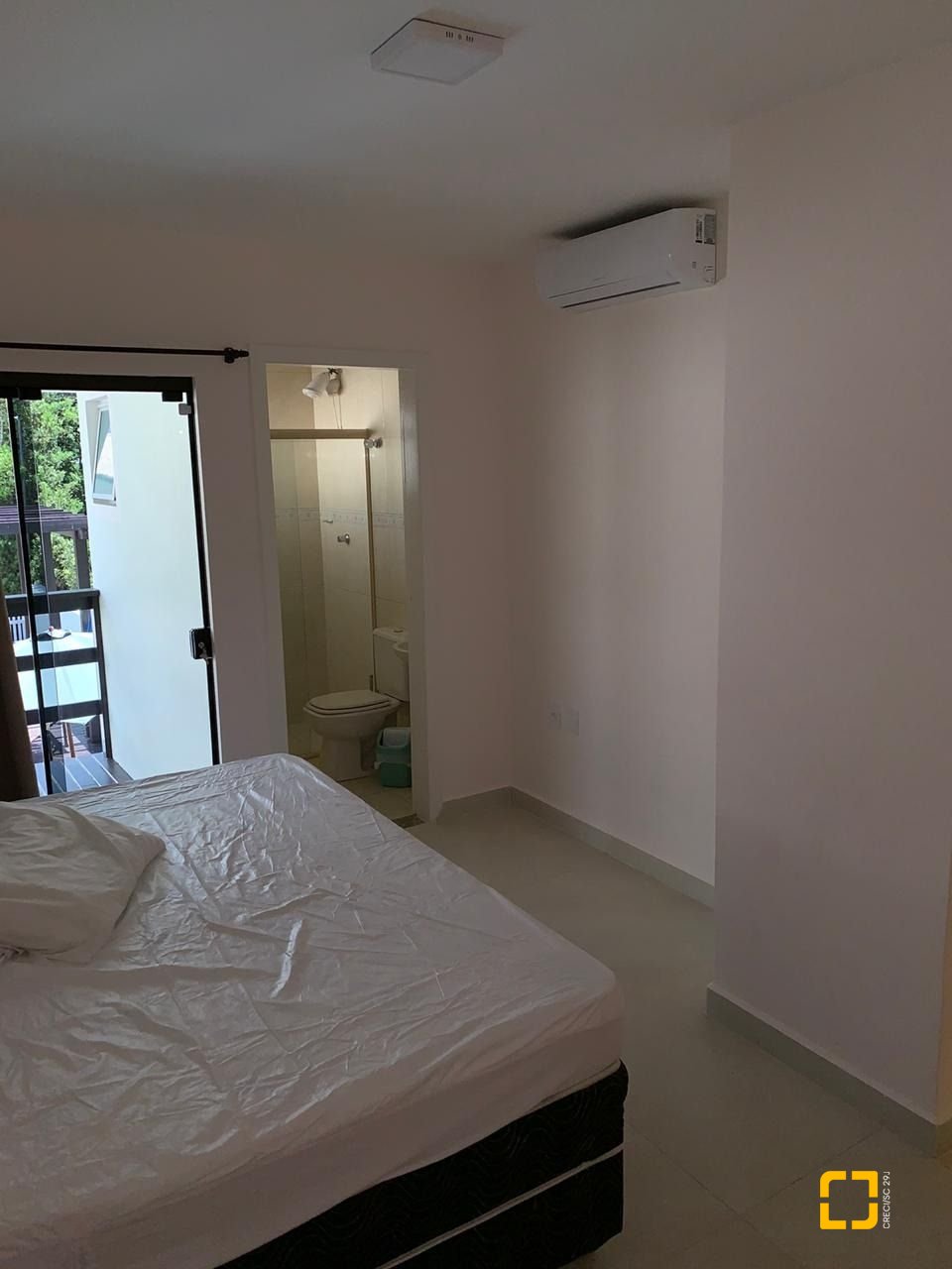 Casa com 303m², 14 quartos (sendo 7 suítes), 3 garagens, no bairro Canasvieiras em Florianópolis