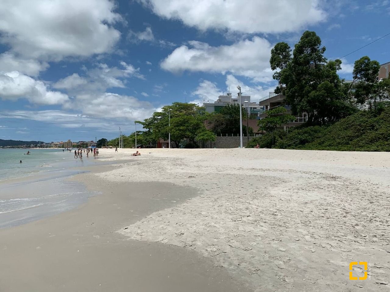 Casa com 303m², 14 quartos (sendo 7 suítes), 3 garagens, no bairro Canasvieiras em Florianópolis